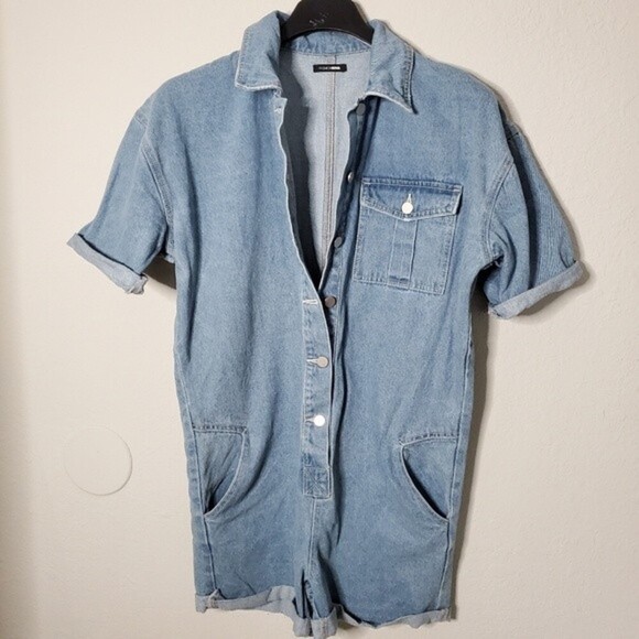 Fashion Nova The Whole Package Light Wash Denim Romper Size Medium Button Down - Picture 3 of 15